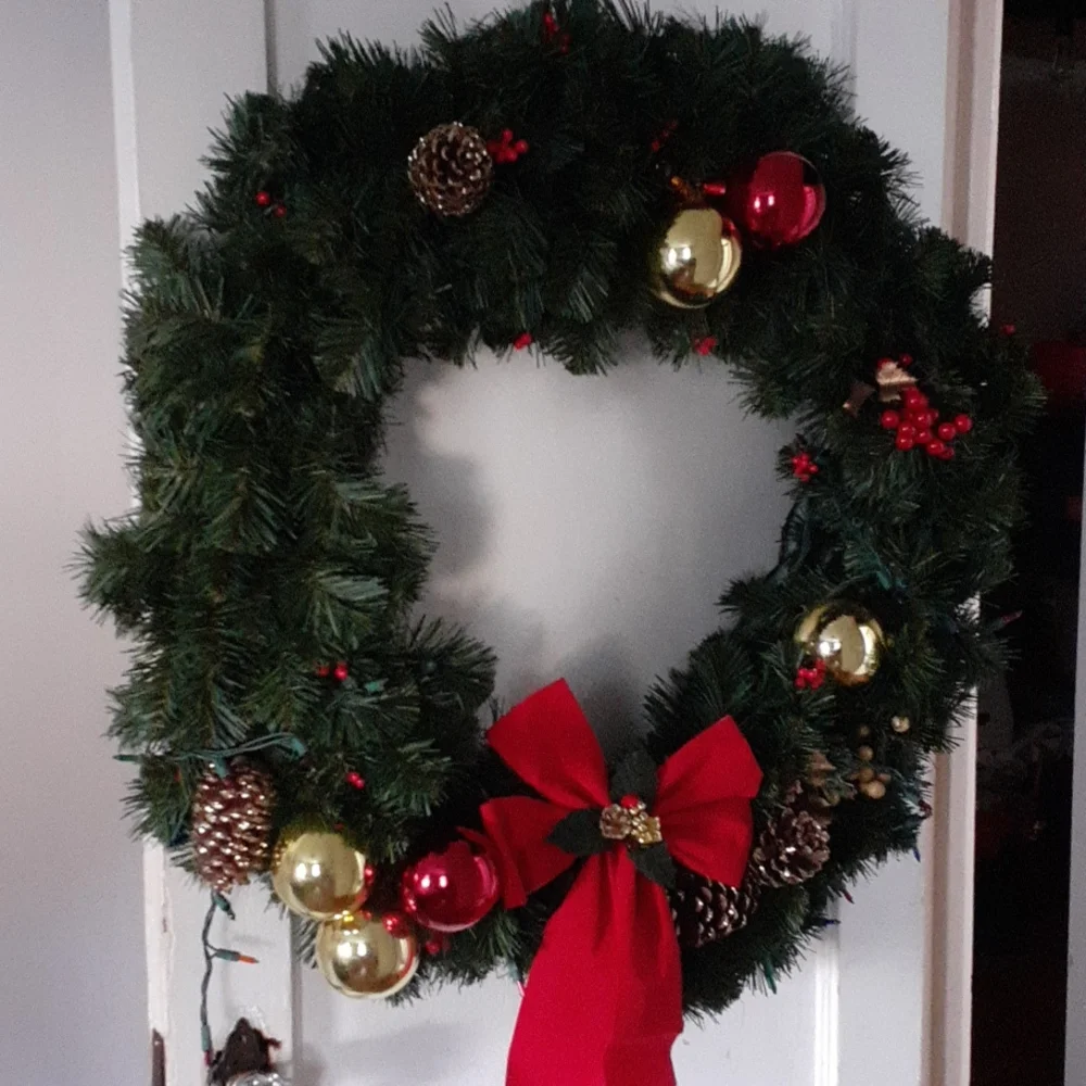 Large realistic door wreath w/ working lights and ornaments
